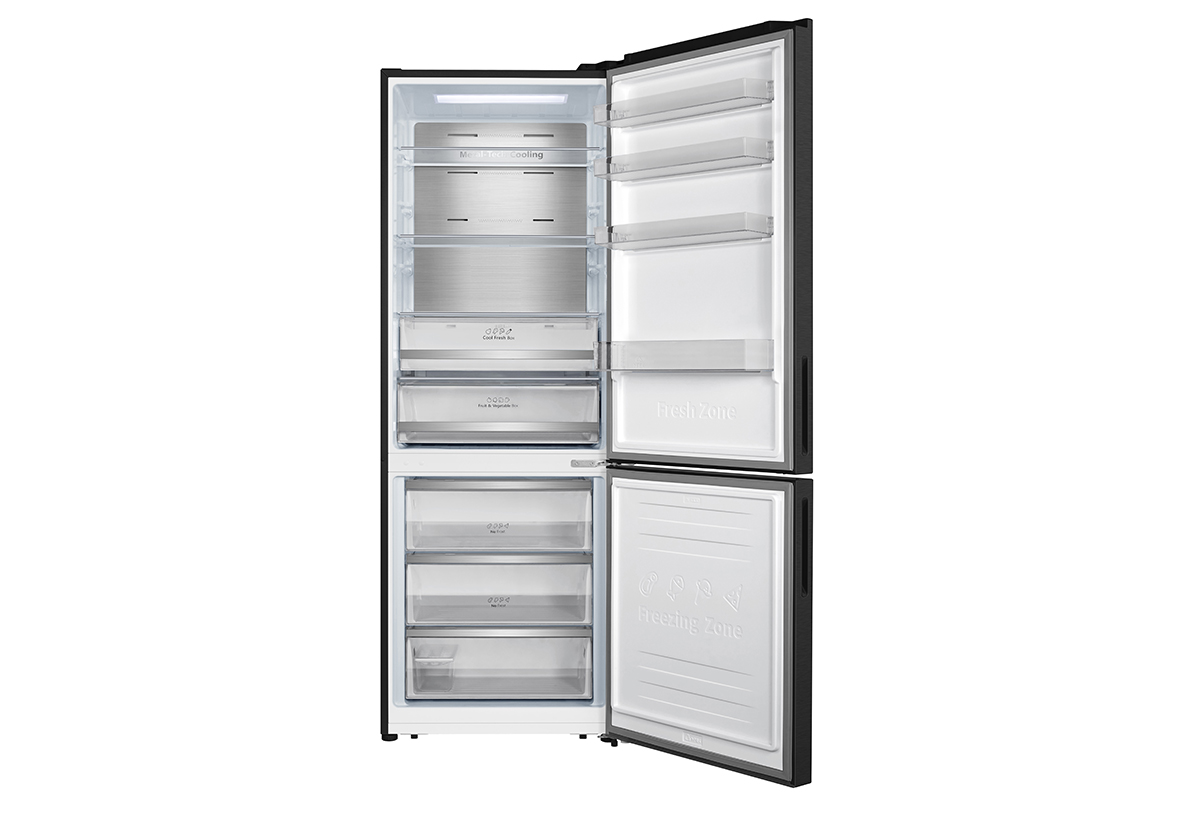 Απεικονίζεται το ψυγείο ανοιχτό.